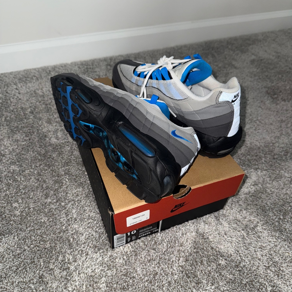 Nike Men's Gray and Blue Sneakers